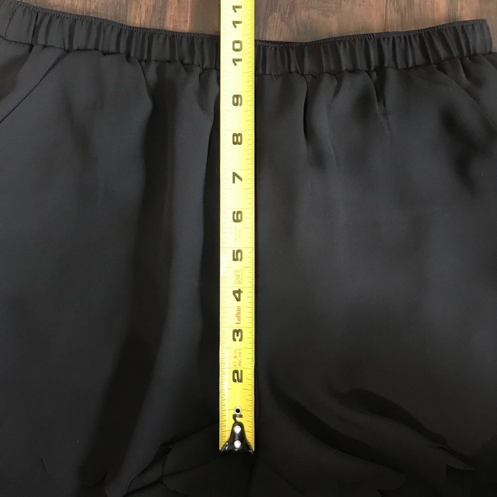 Lauren Conrad Scalloped Shorts✨Size XS - Picture 7 of 8